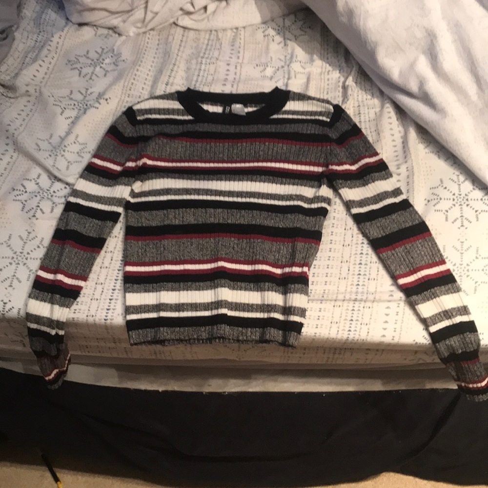 Lightweight cropped sweater